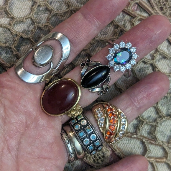 Welcome to my closet 🌹🌿 - Picture 5 of 16